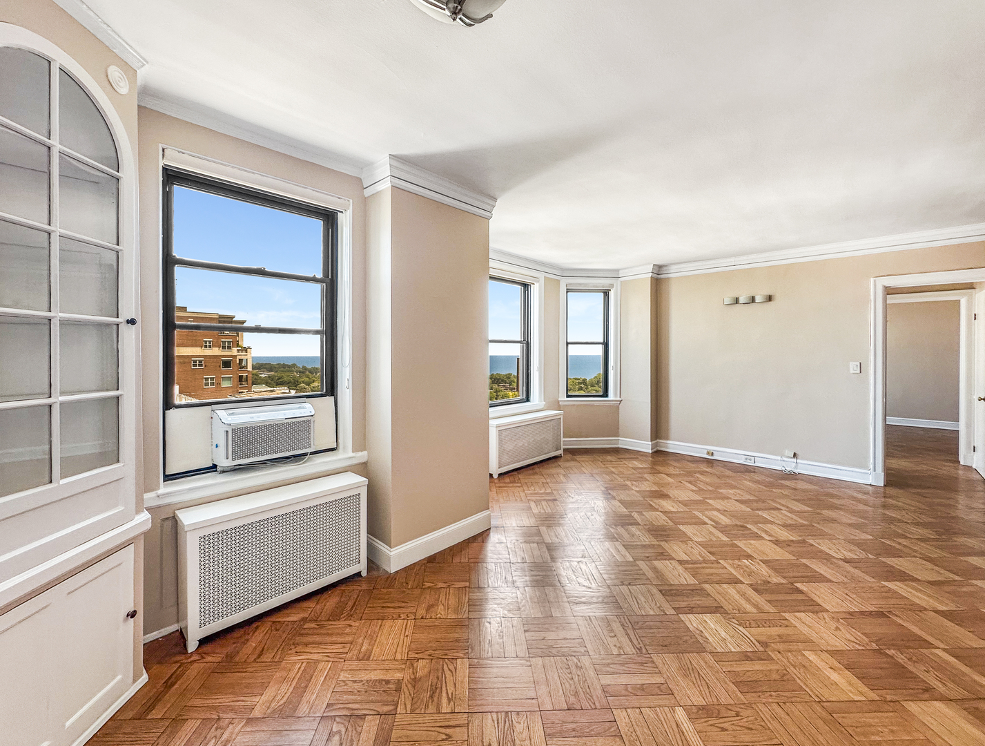 2000 N Lincoln Park West Unit: 1503