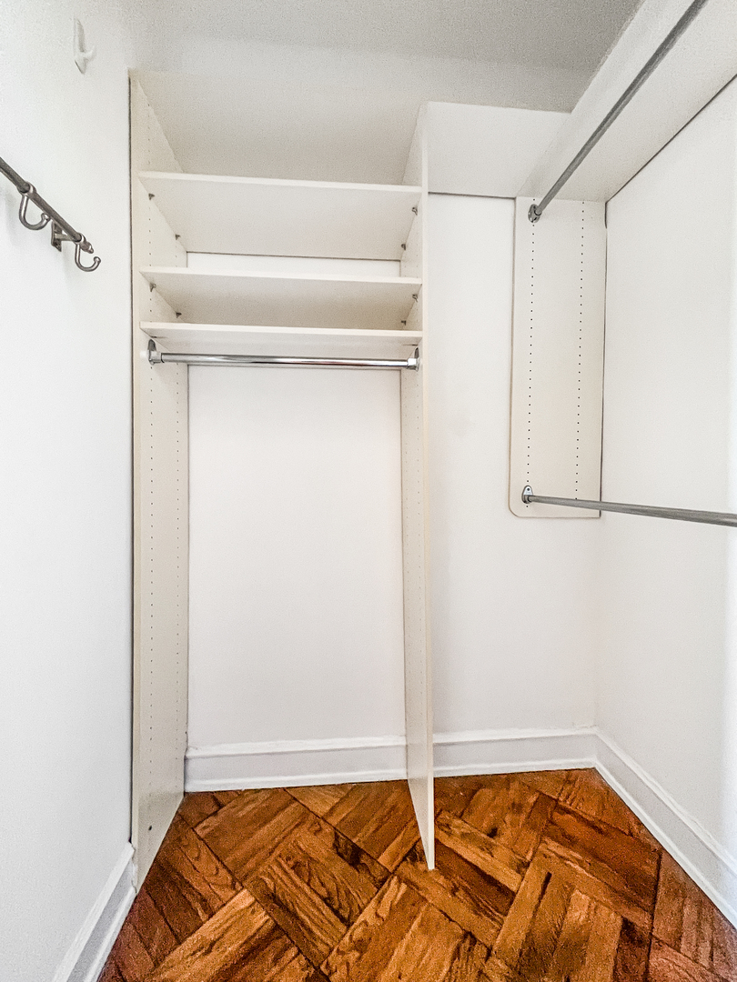 2000 N Lincoln Park West Unit: 1503