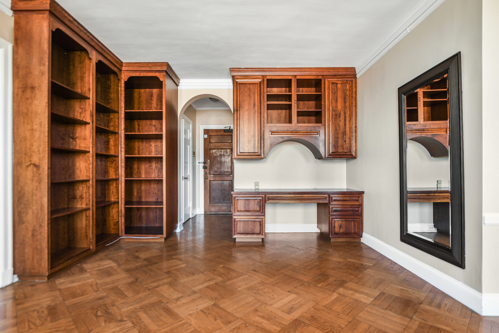 2000 N Lincoln Park West Unit: 1503