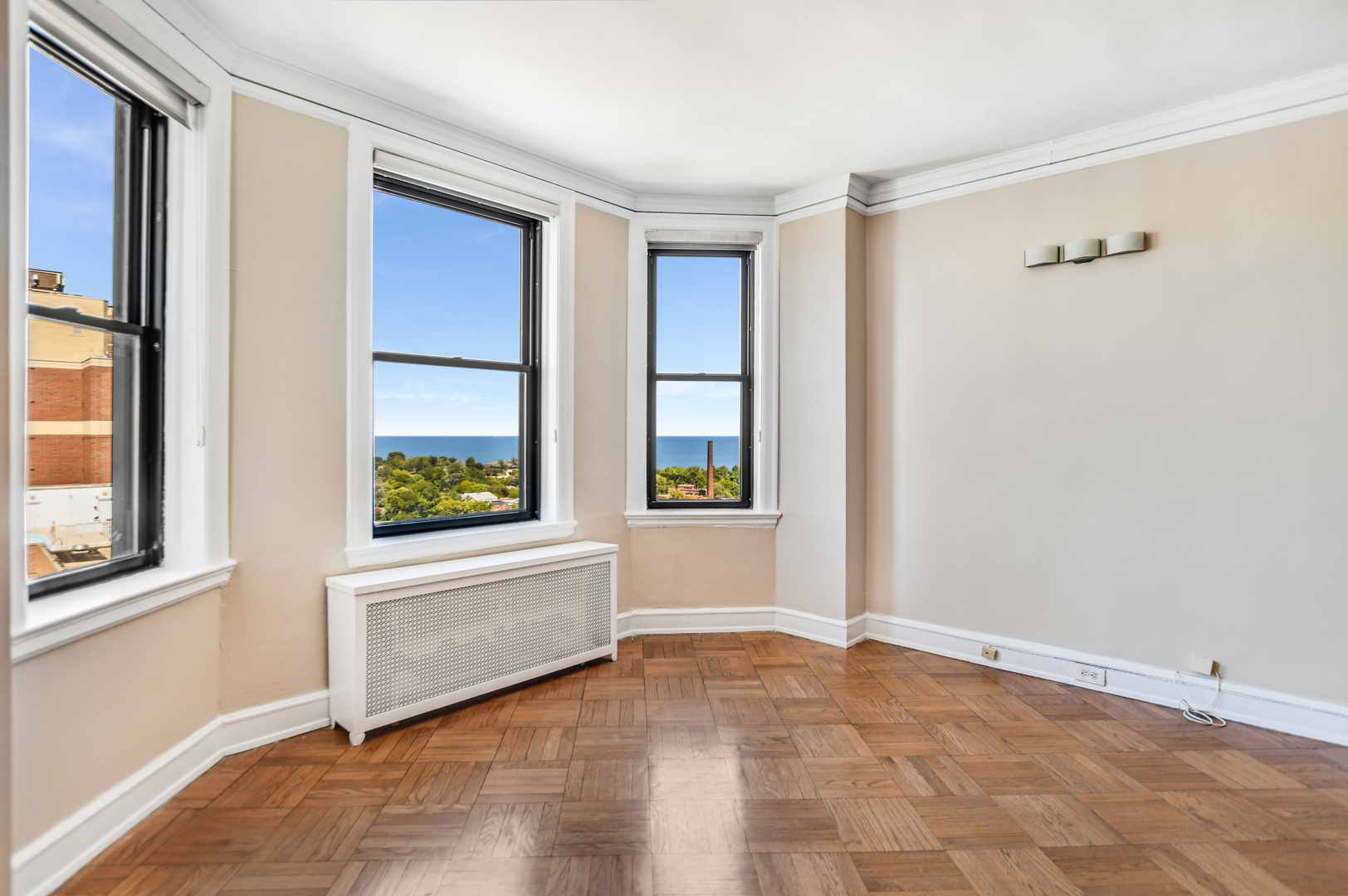 2000 N Lincoln Park West Unit: 1503