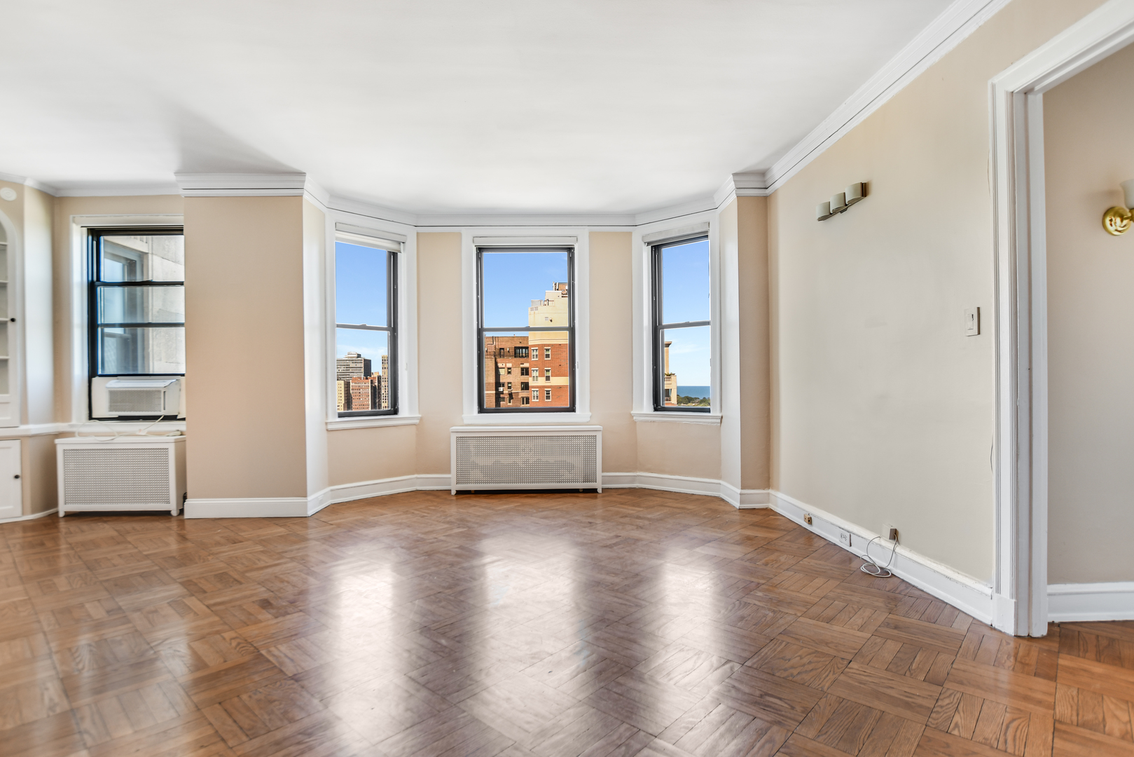 2000 N Lincoln Park West Unit: 1503