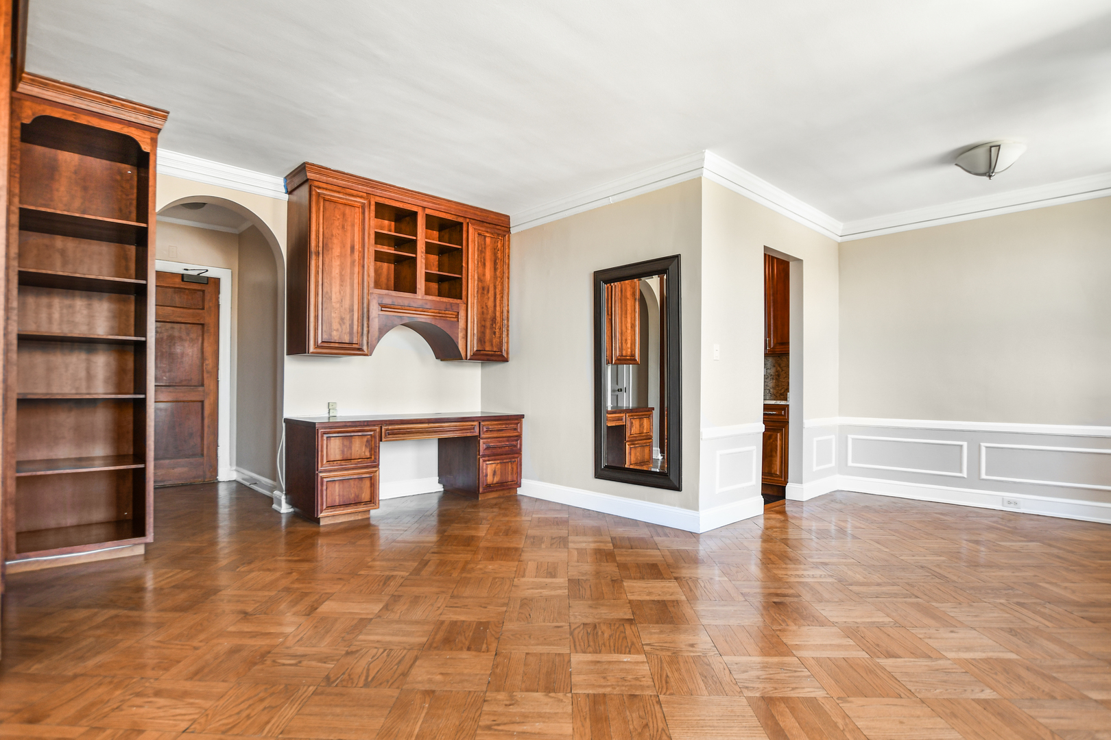 2000 N Lincoln Park West Unit: 1503