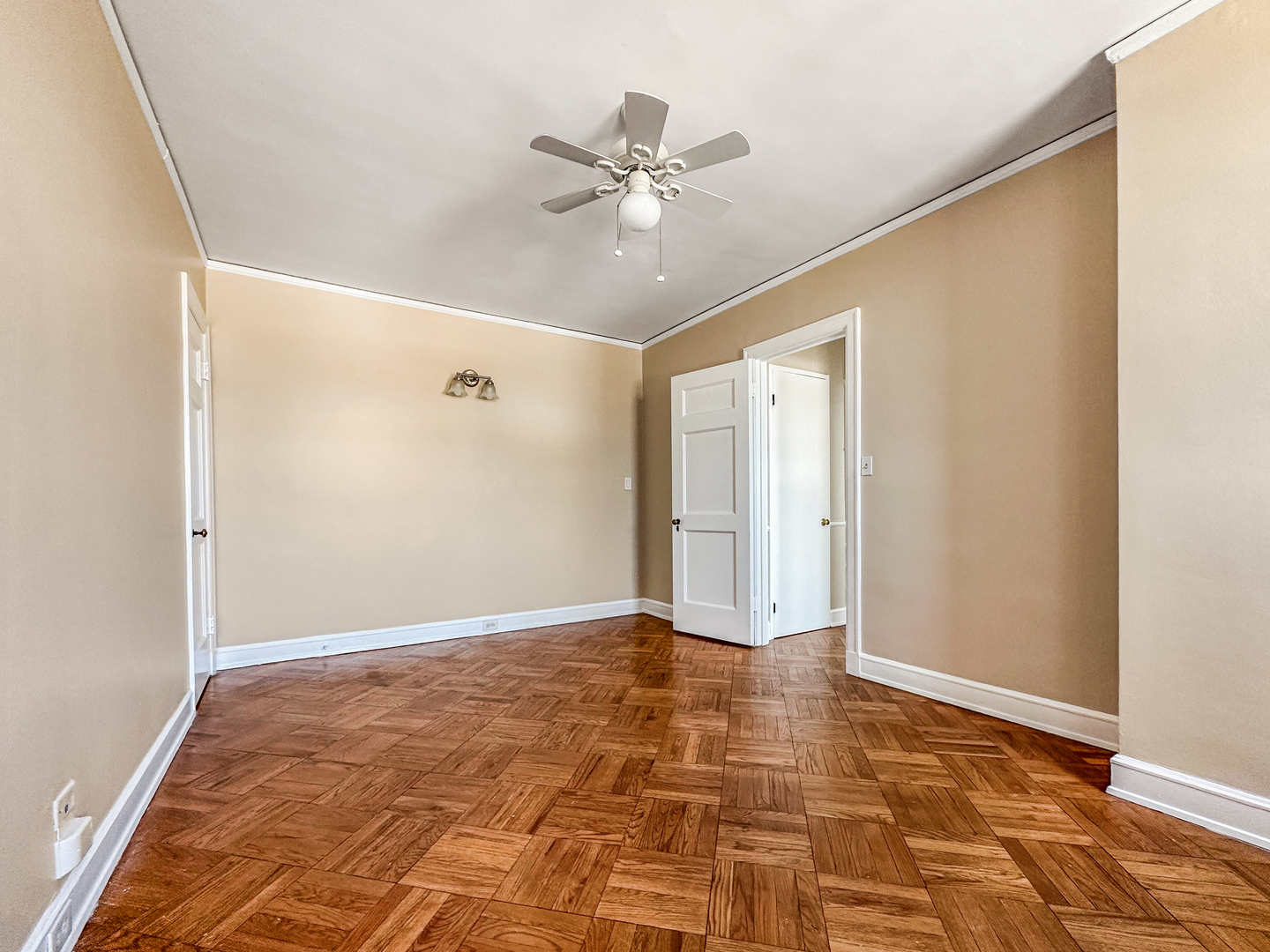 2000 N Lincoln Park West Unit: 1503