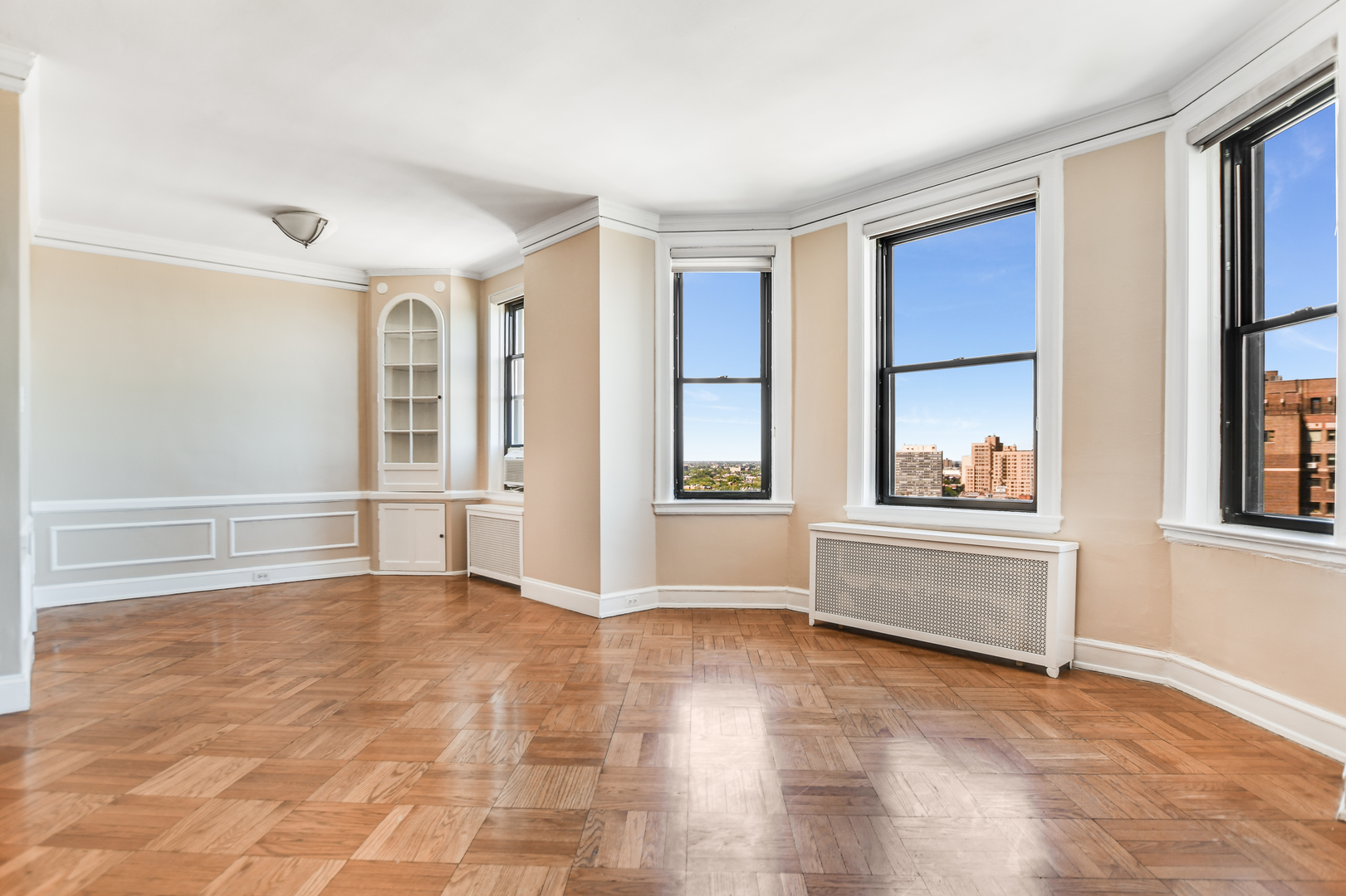 2000 N Lincoln Park West Unit: 1503