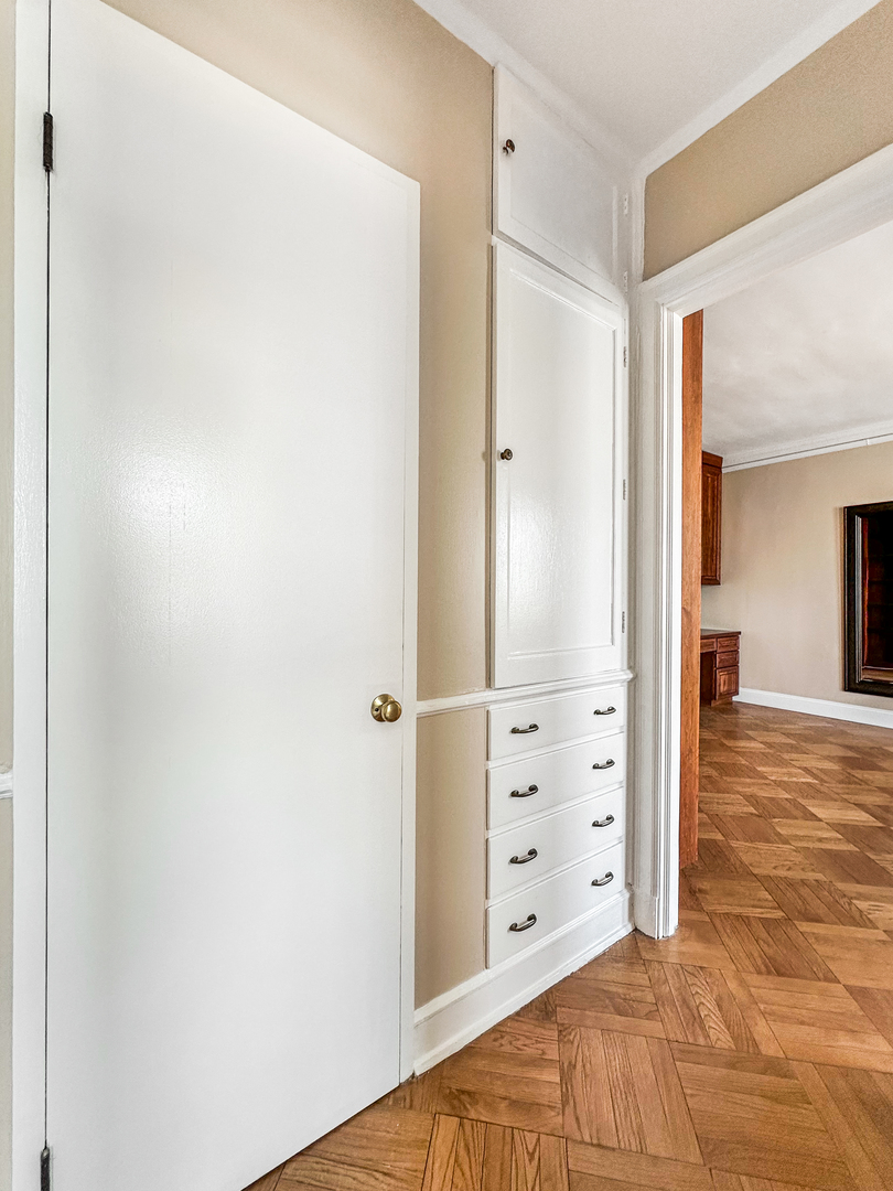 2000 N Lincoln Park West Unit: 1503