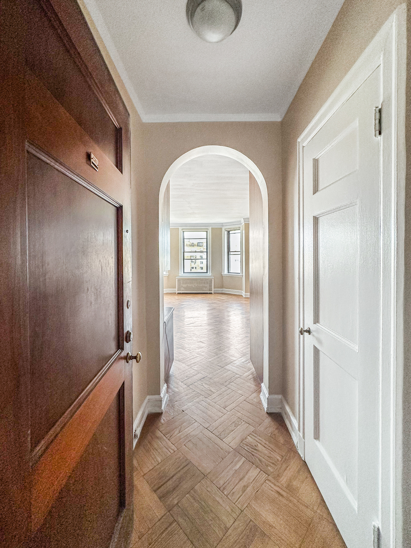 2000 N Lincoln Park West Unit: 1503