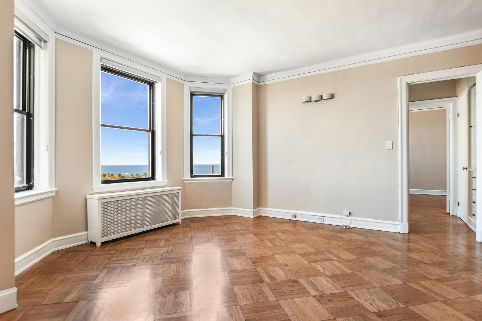 2000 N Lincoln Park West Unit: 1503