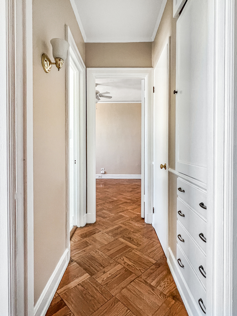 2000 N Lincoln Park West Unit: 1503