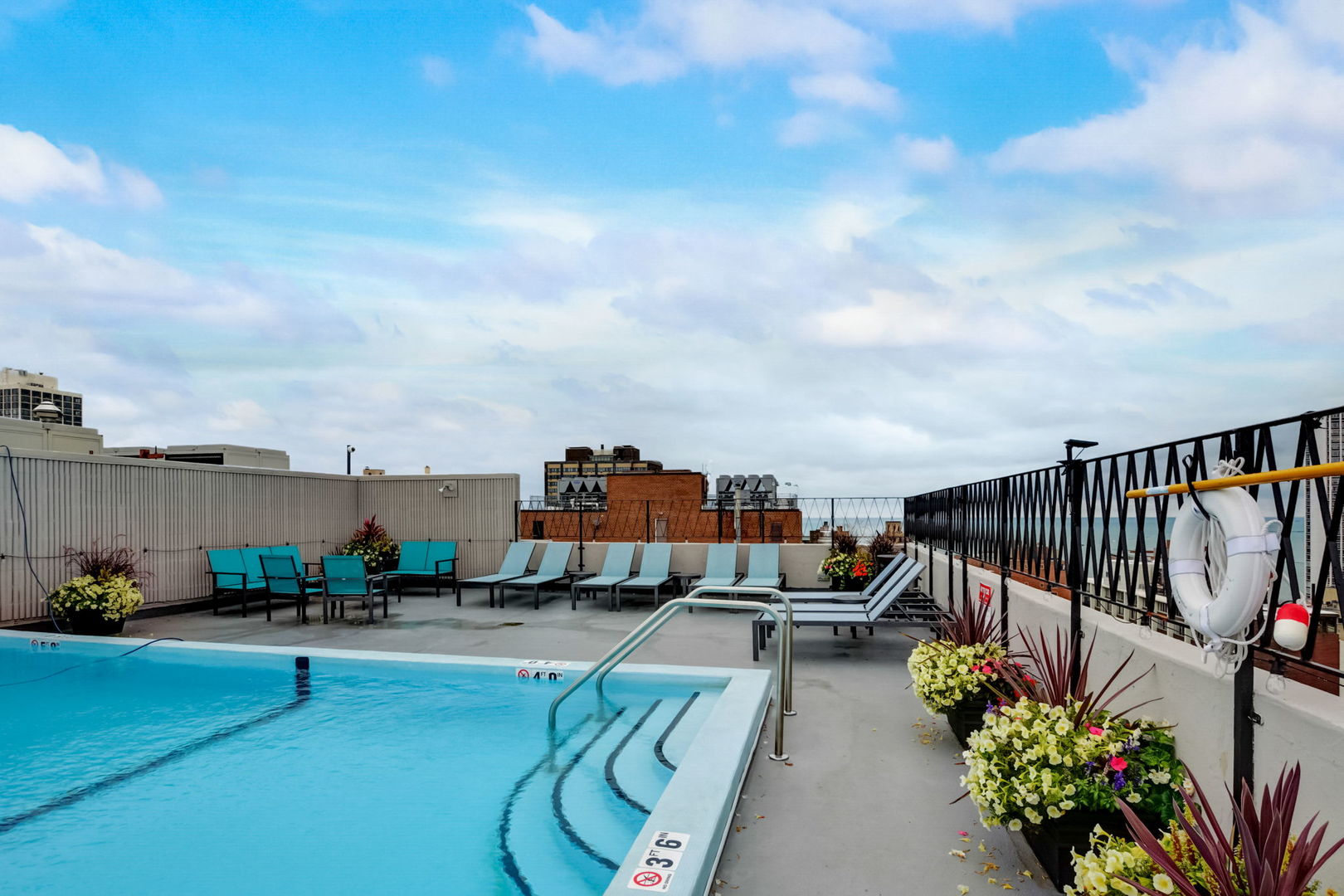 1415 N Dearborn Street Unit: 21B