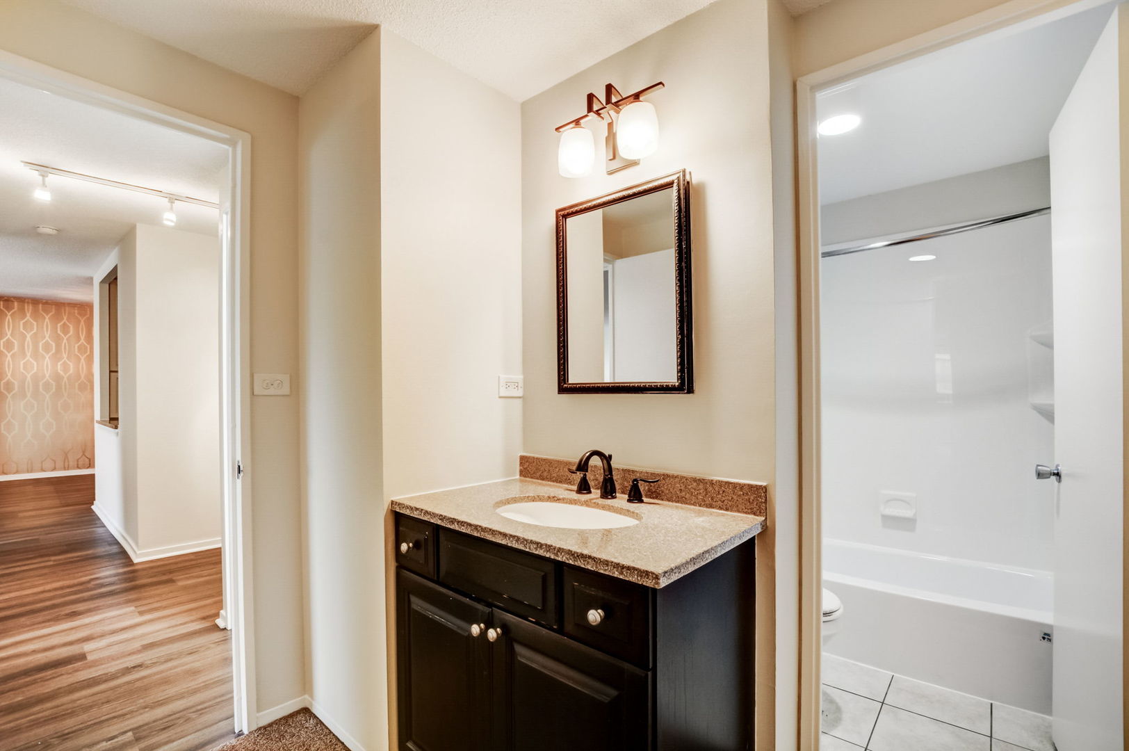 1415 N Dearborn Street Unit: 21B