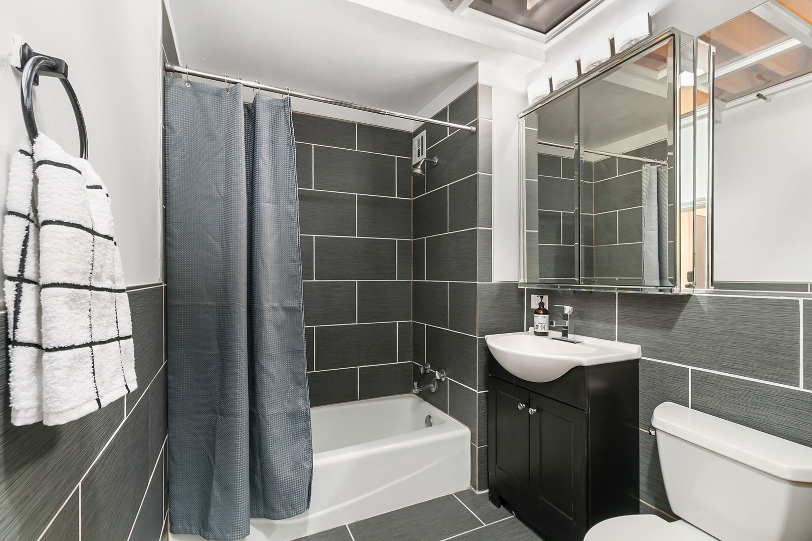 711 S Dearborn Street Unit: 800