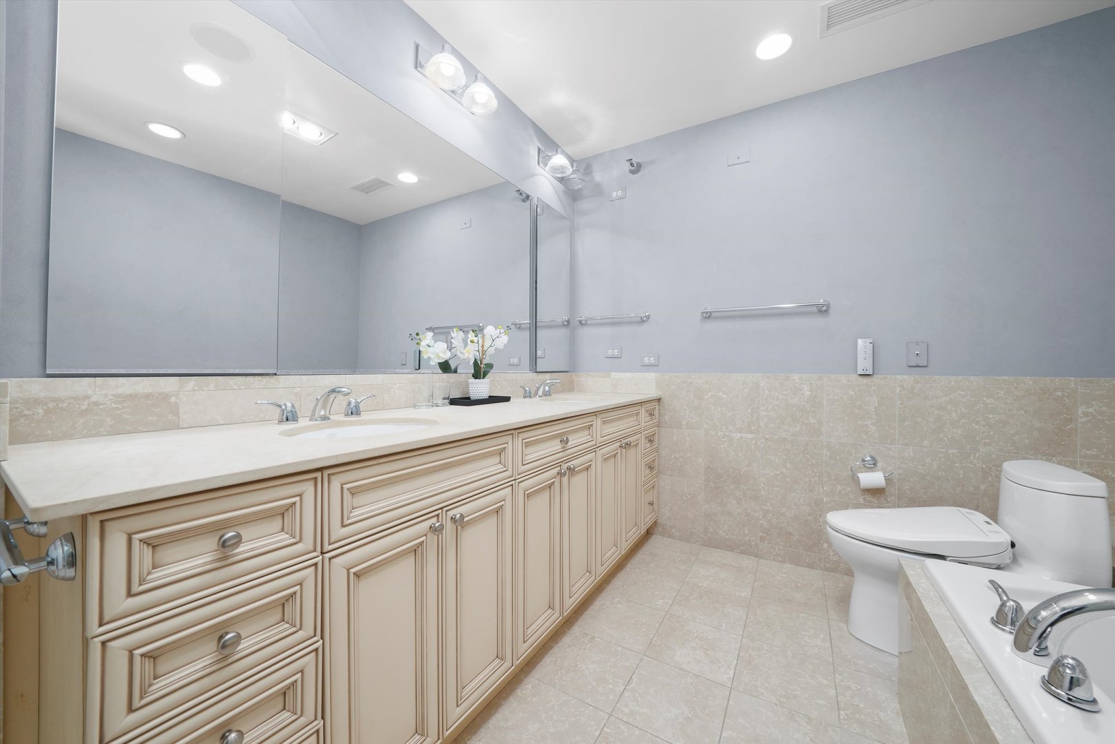 55 E Erie Street Unit: 1501