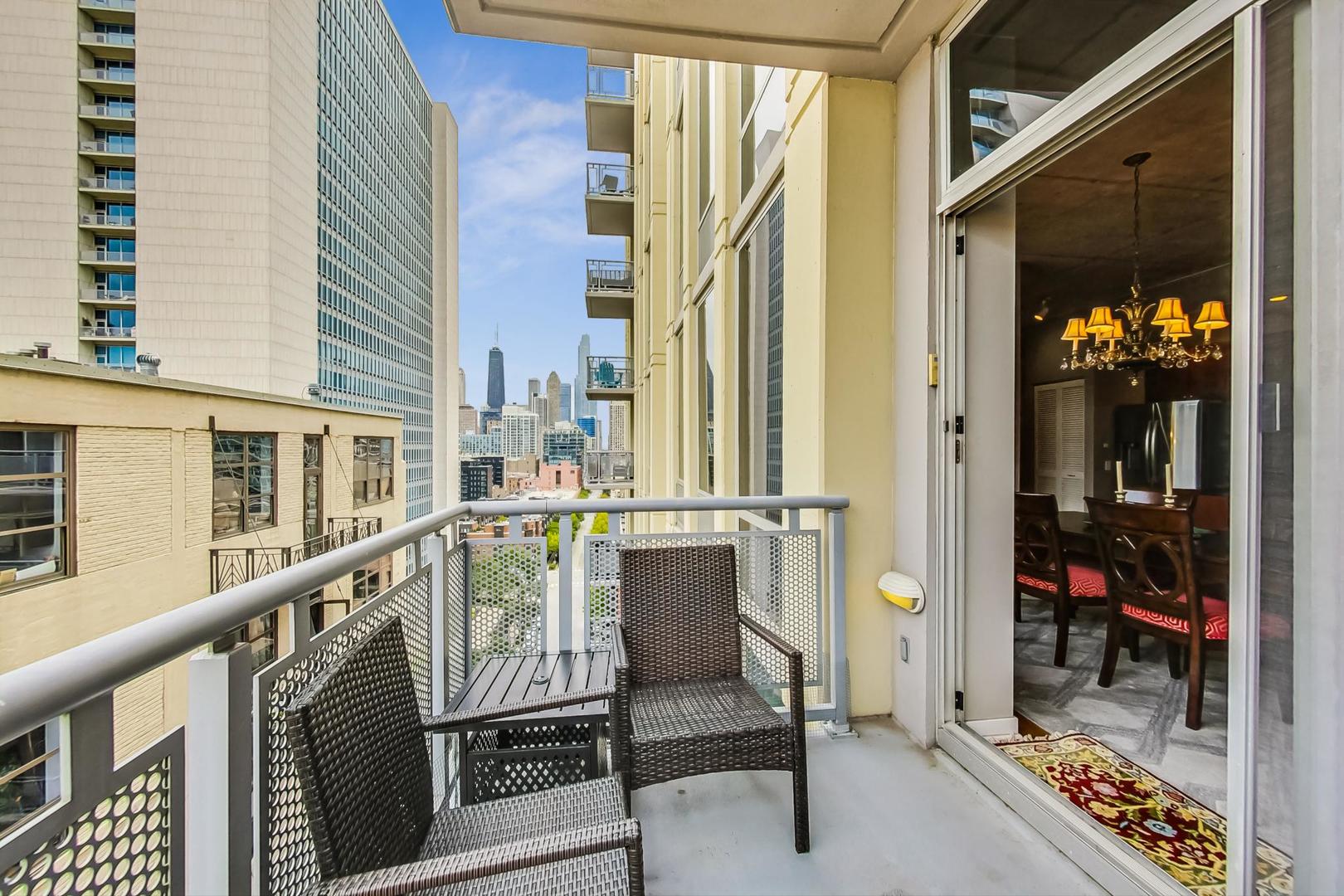 720 N Larrabee Street Unit: 1213