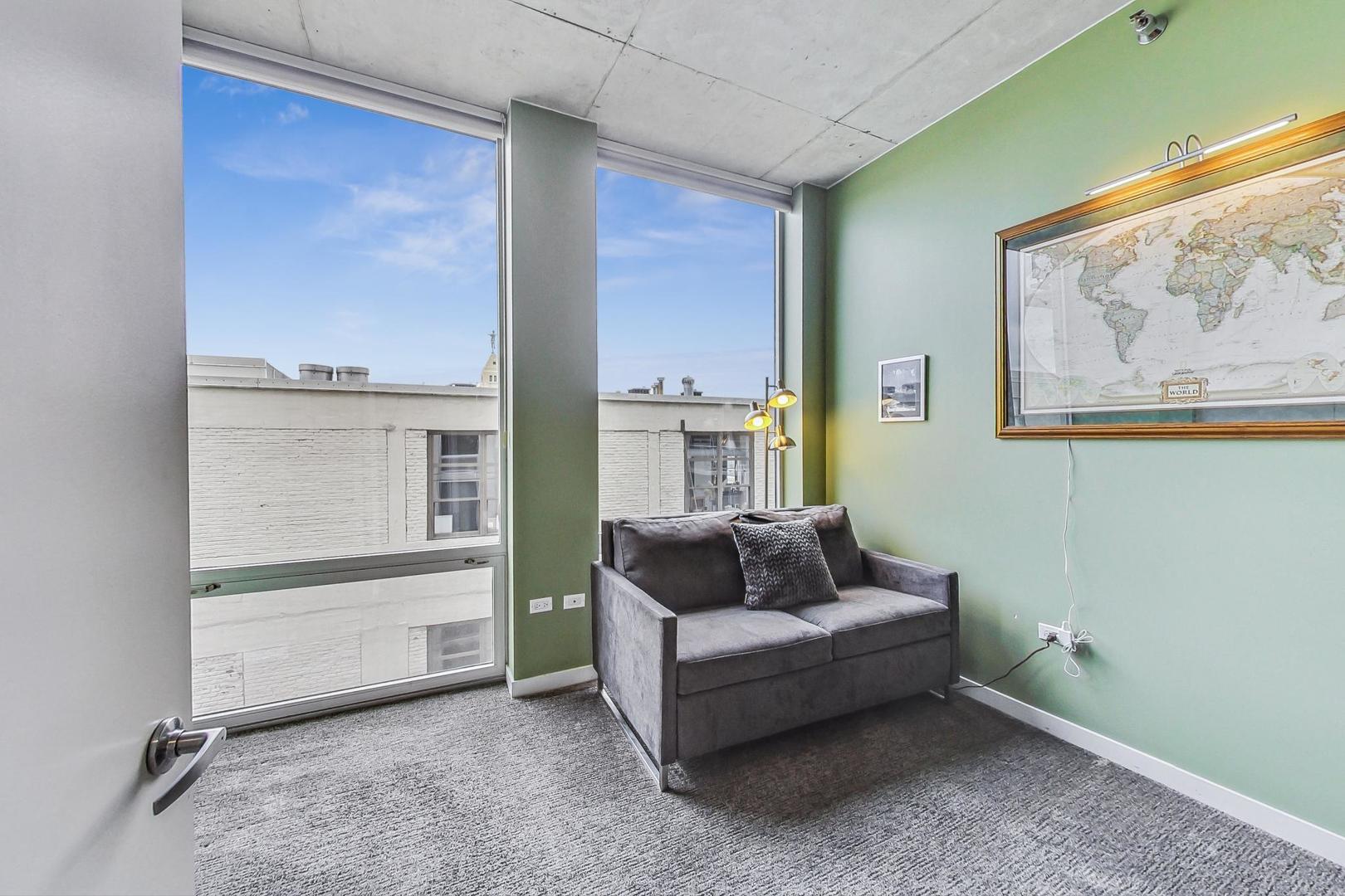 720 N Larrabee Street Unit: 1213