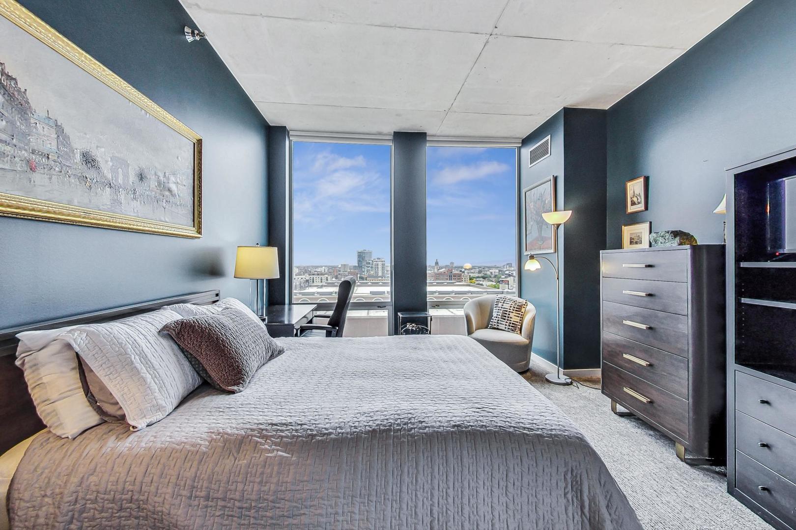 720 N Larrabee Street Unit: 1213