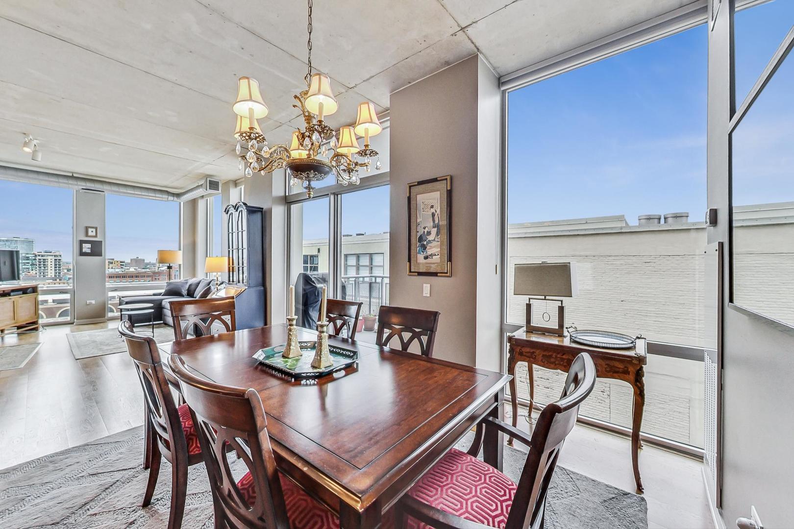 720 N Larrabee Street Unit: 1213