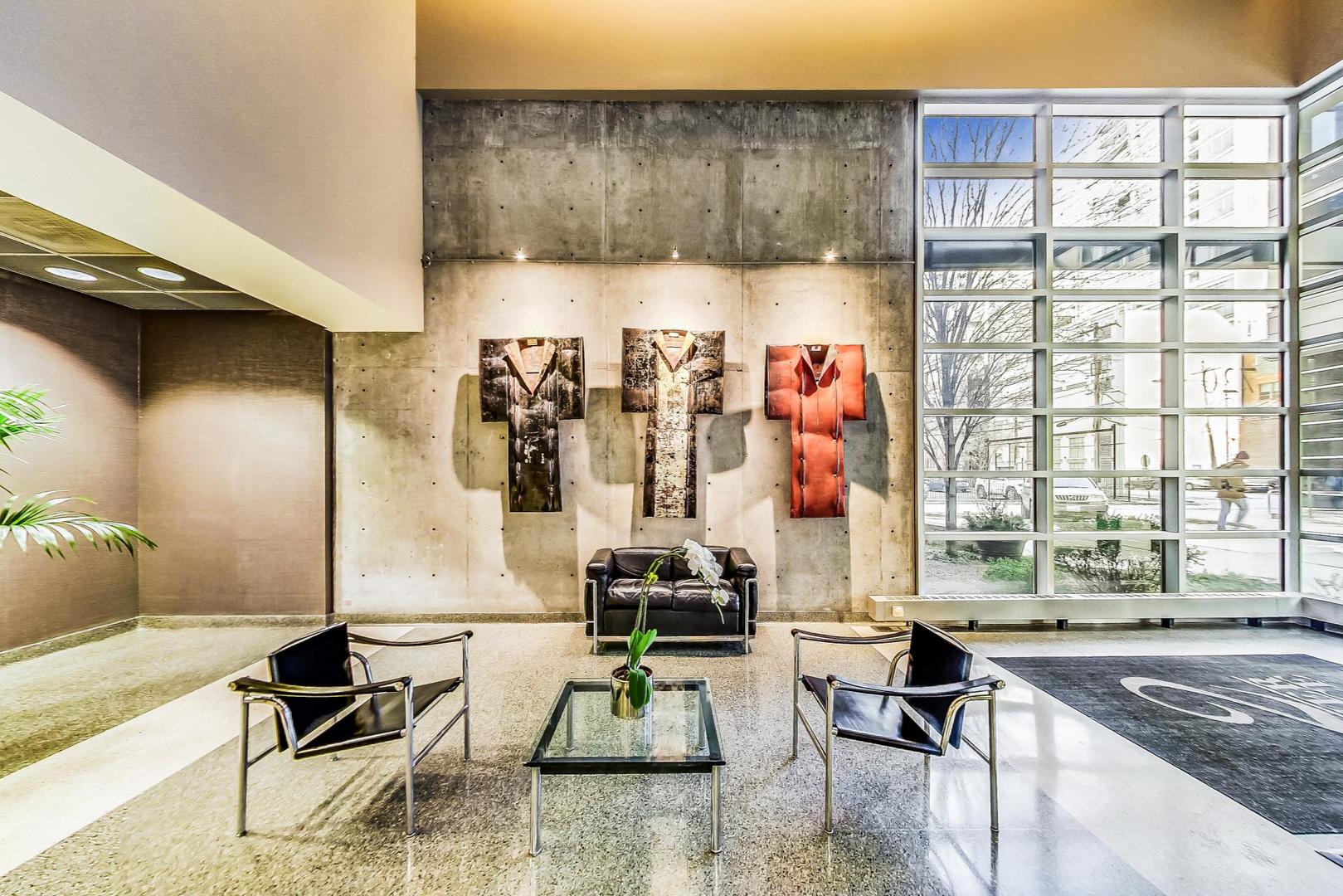 720 N Larrabee Street Unit: 1213