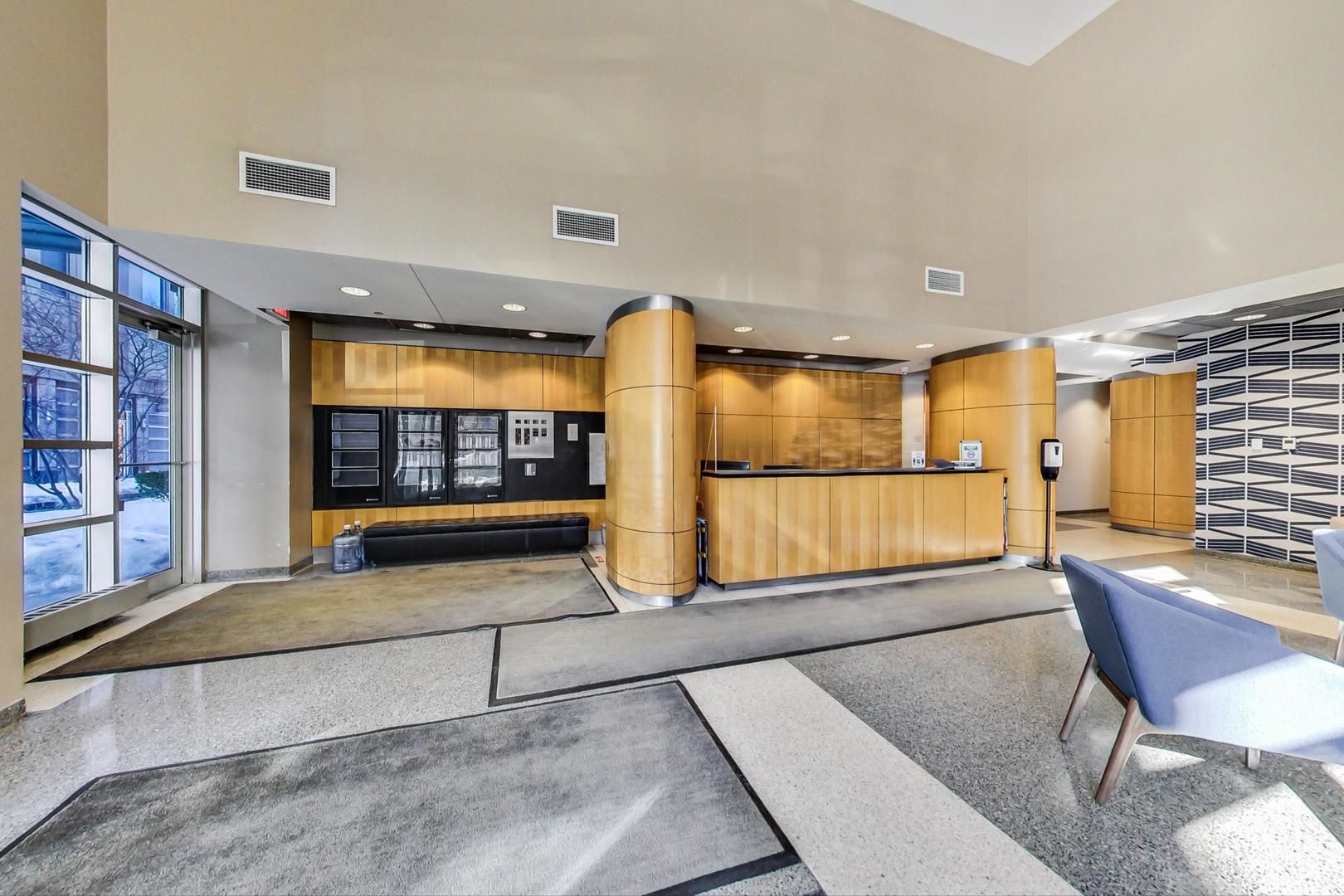 720 N Larrabee Street Unit: 1213