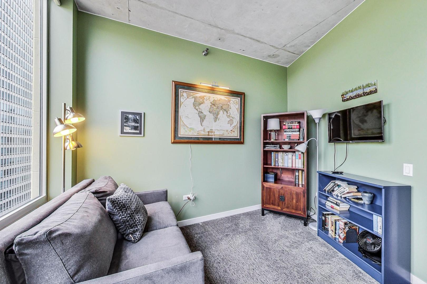 720 N Larrabee Street Unit: 1213