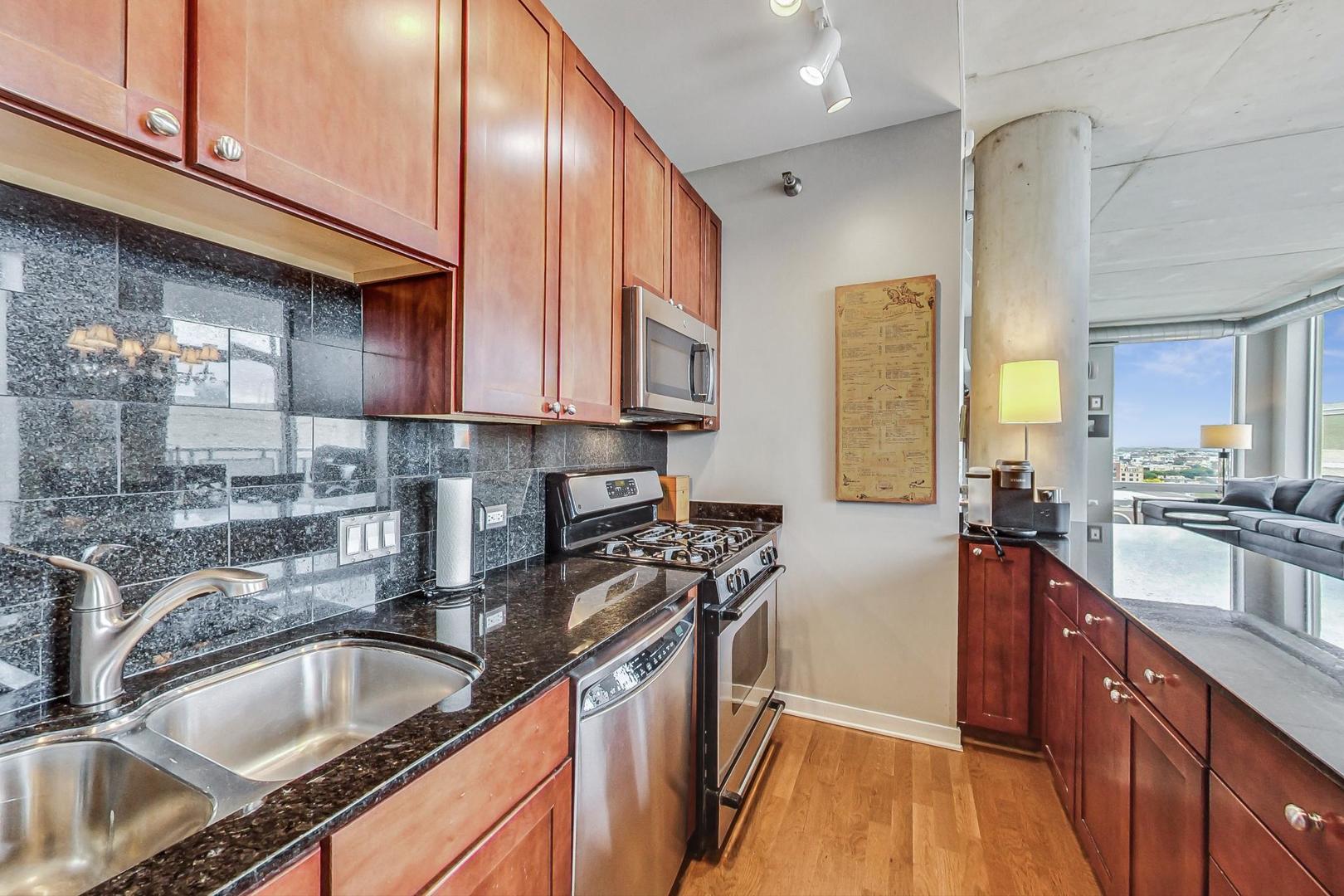 720 N Larrabee Street Unit: 1213
