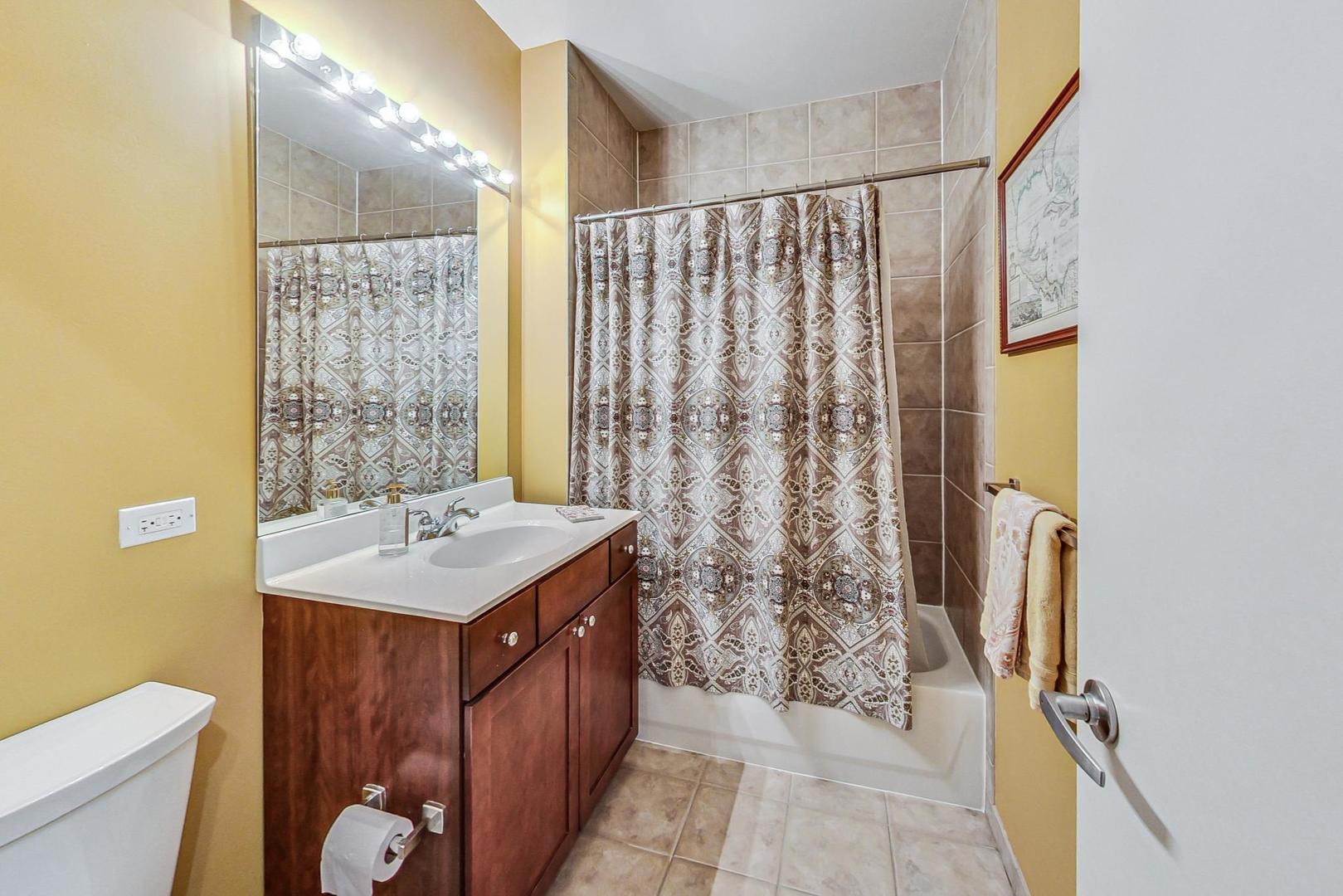 720 N Larrabee Street Unit: 1213