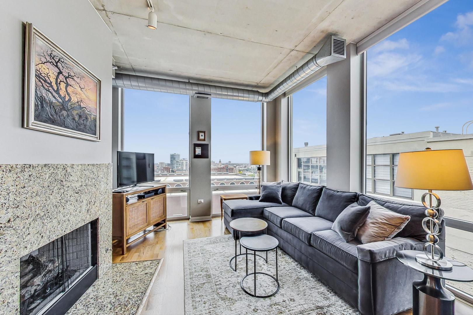 720 N Larrabee Street Unit: 1213