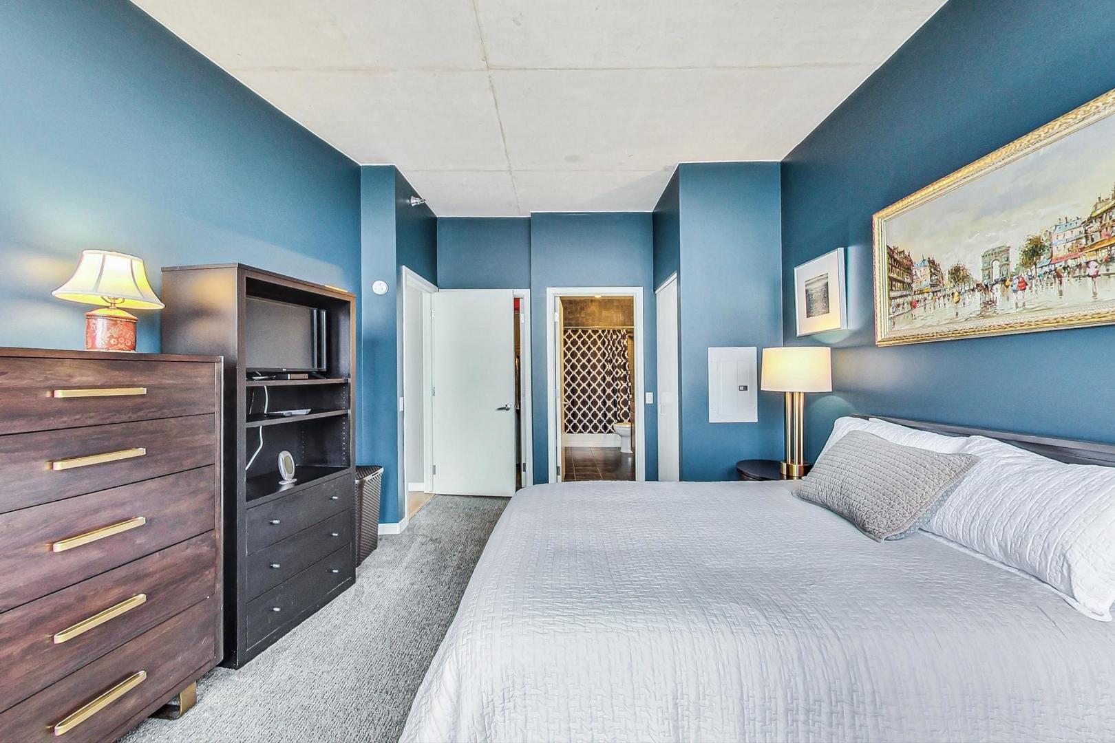 720 N Larrabee Street Unit: 1213