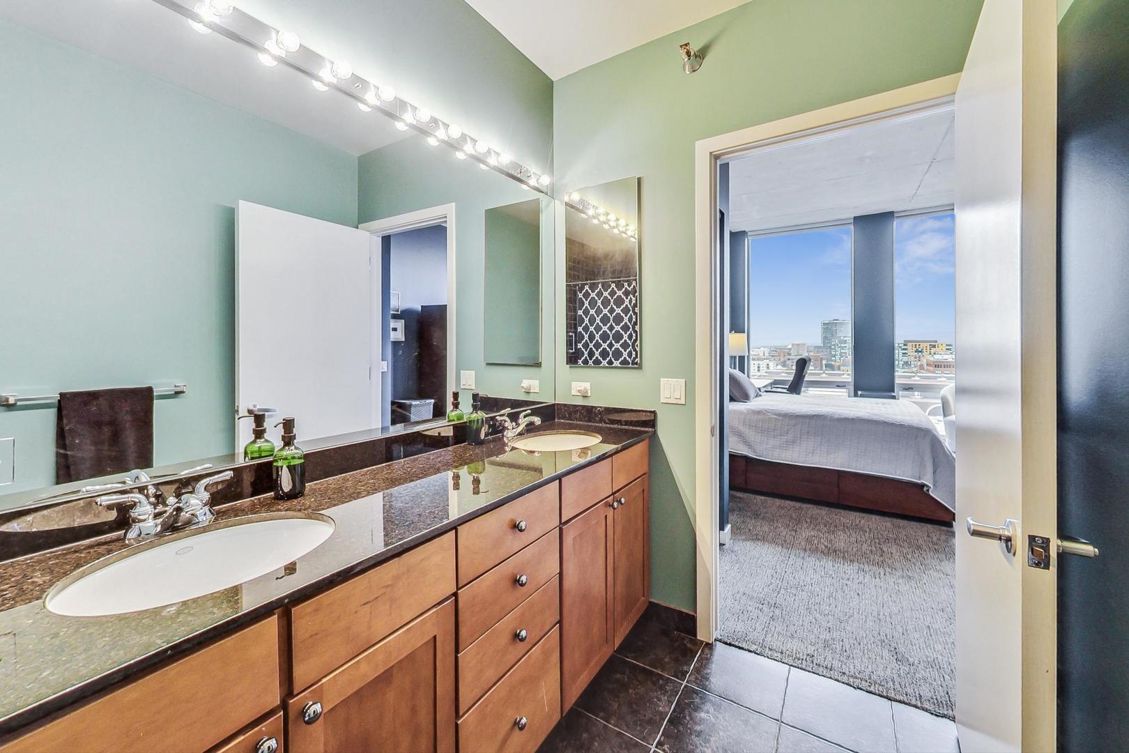 720 N Larrabee Street Unit: 1213