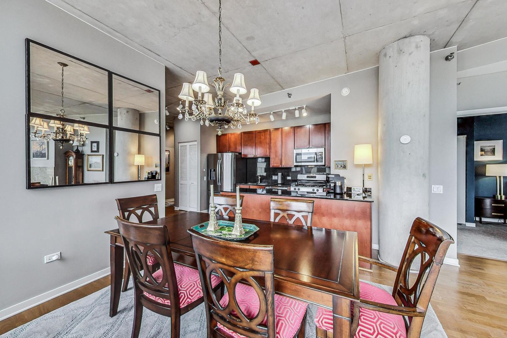 720 N Larrabee Street Unit: 1213