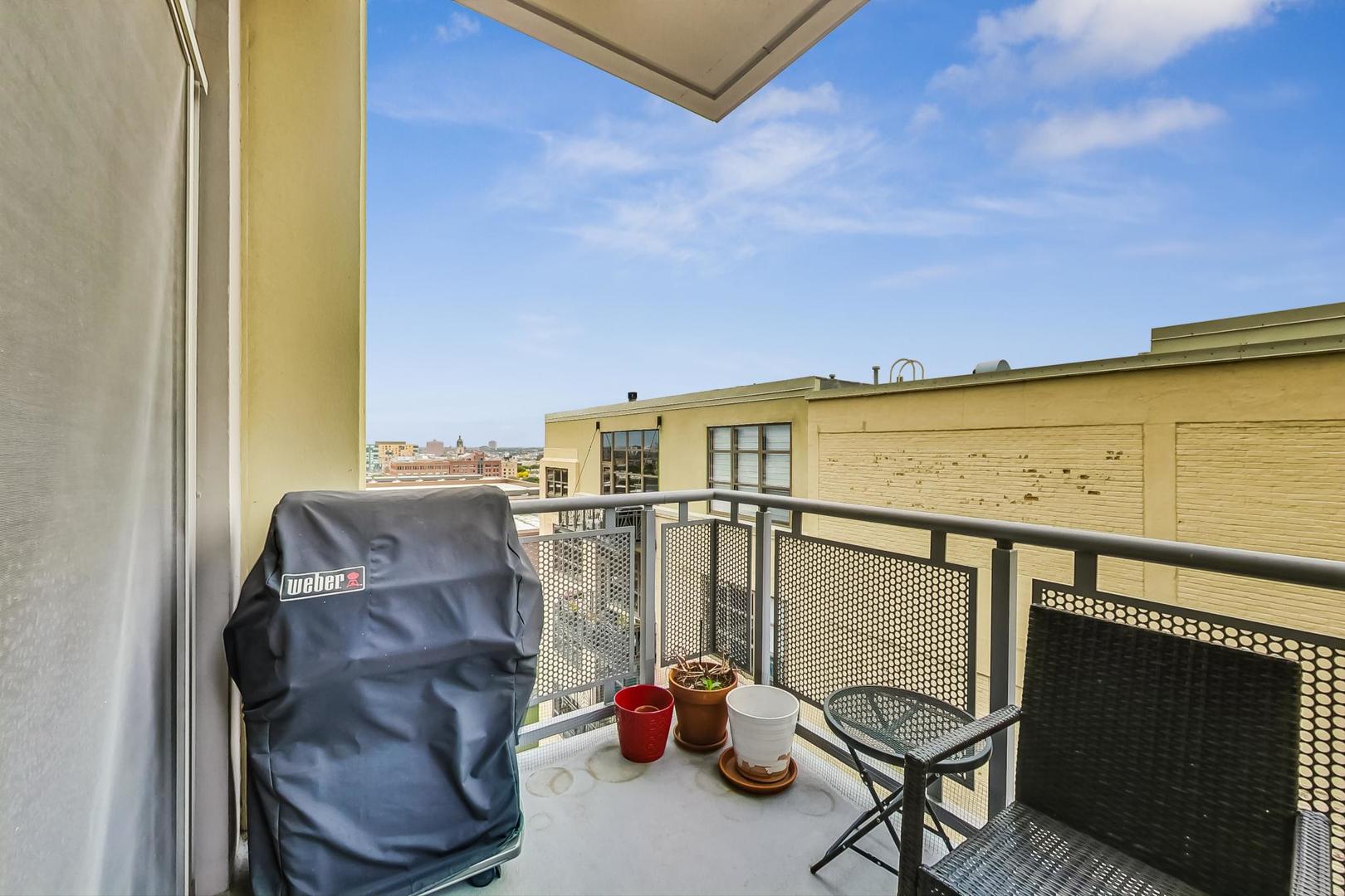 720 N Larrabee Street Unit: 1213
