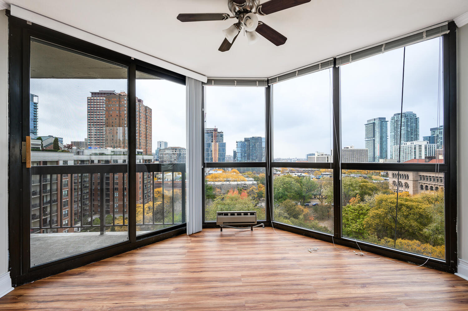 33 W DELAWARE Place Unit: 12K