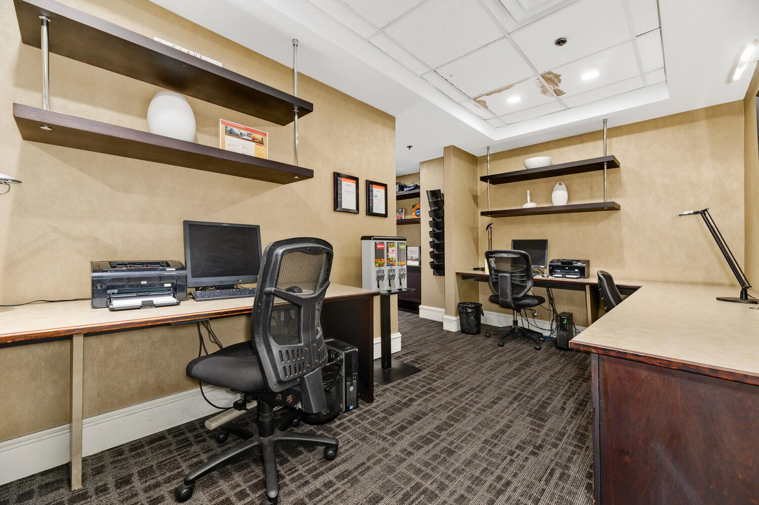 33 W DELAWARE Place Unit: 12K
