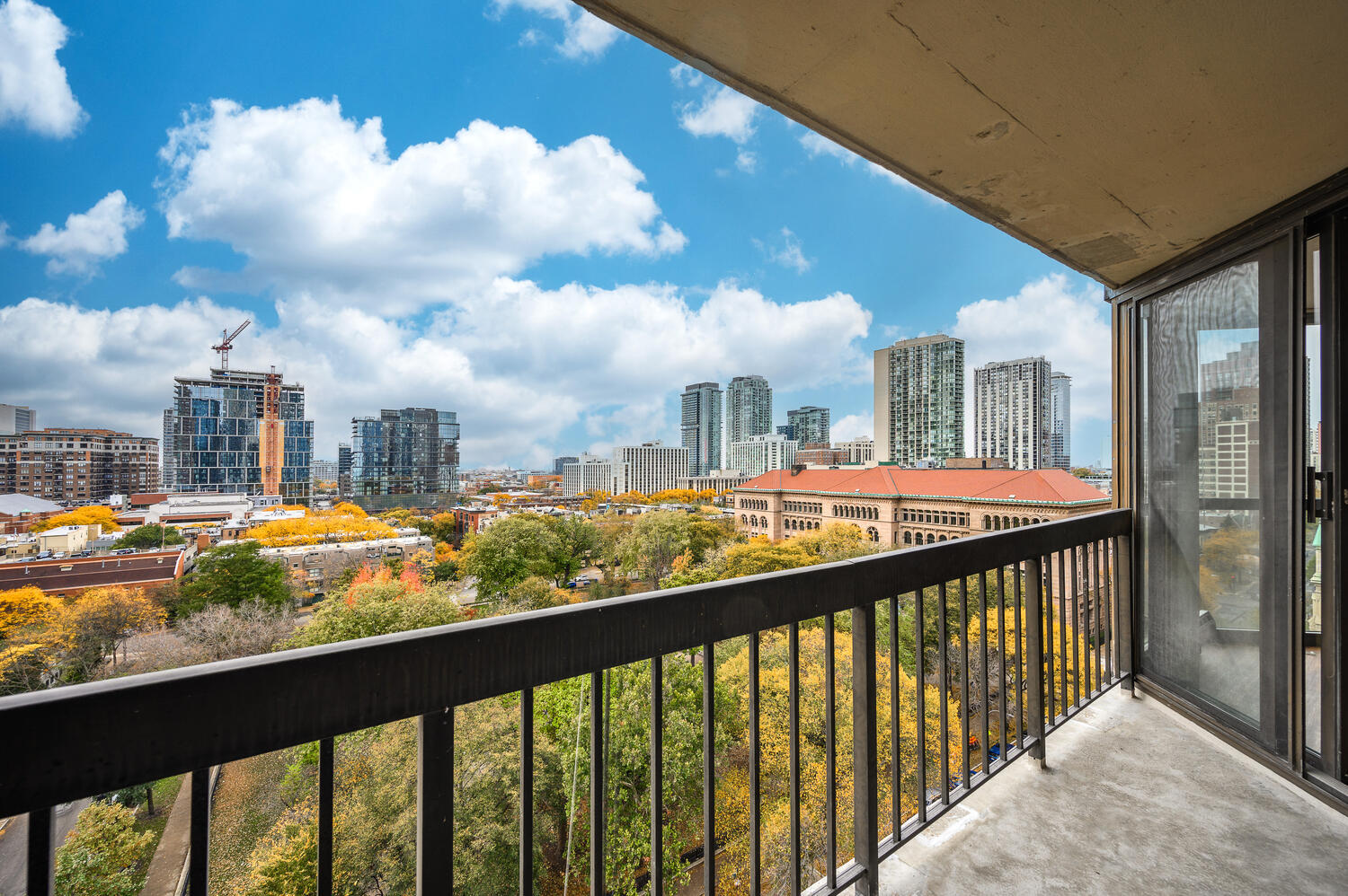 33 W DELAWARE Place Unit: 12K