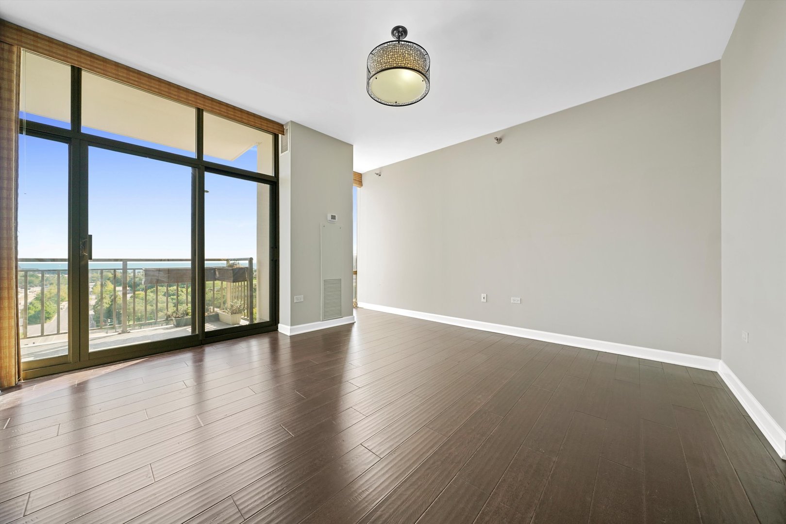 1335 S PRAIRIE Avenue Unit: 1201