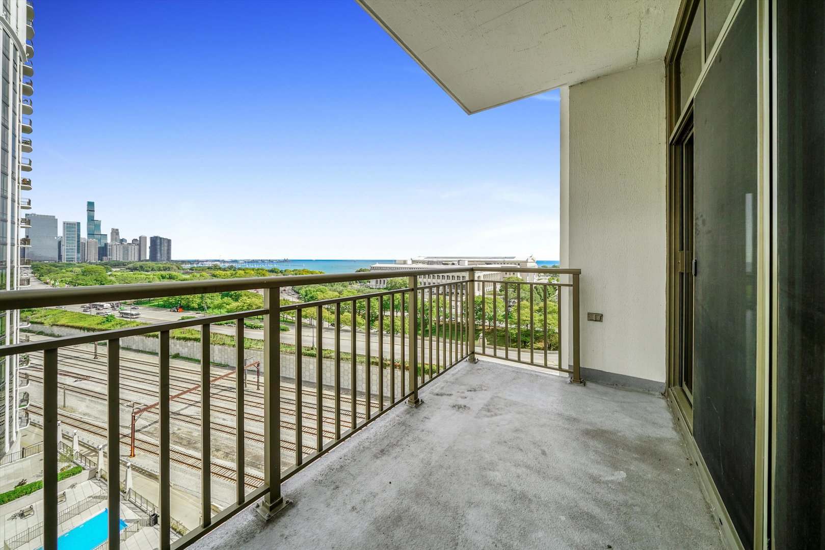 1335 S PRAIRIE Avenue Unit: 1201