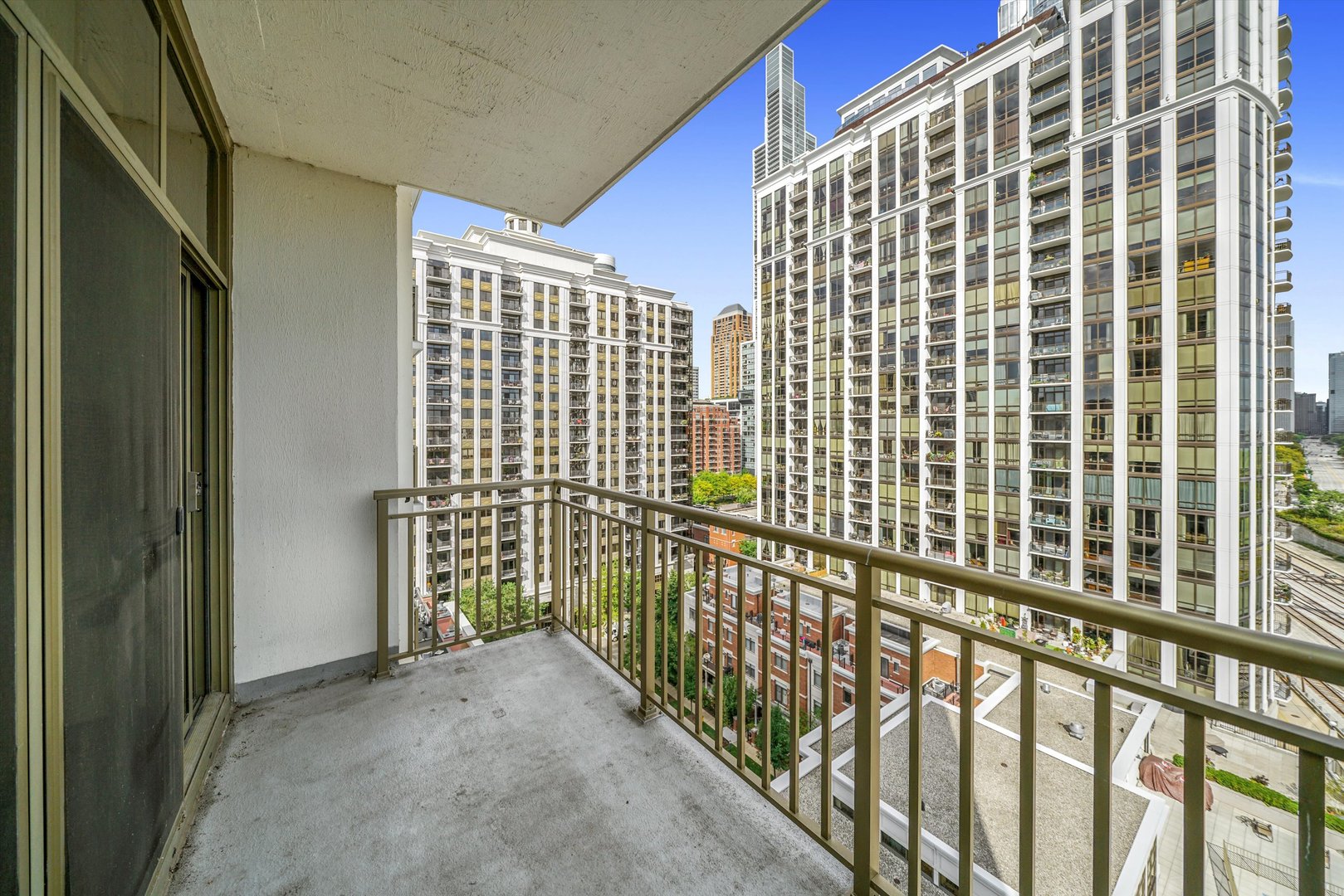 1335 S PRAIRIE Avenue Unit: 1201