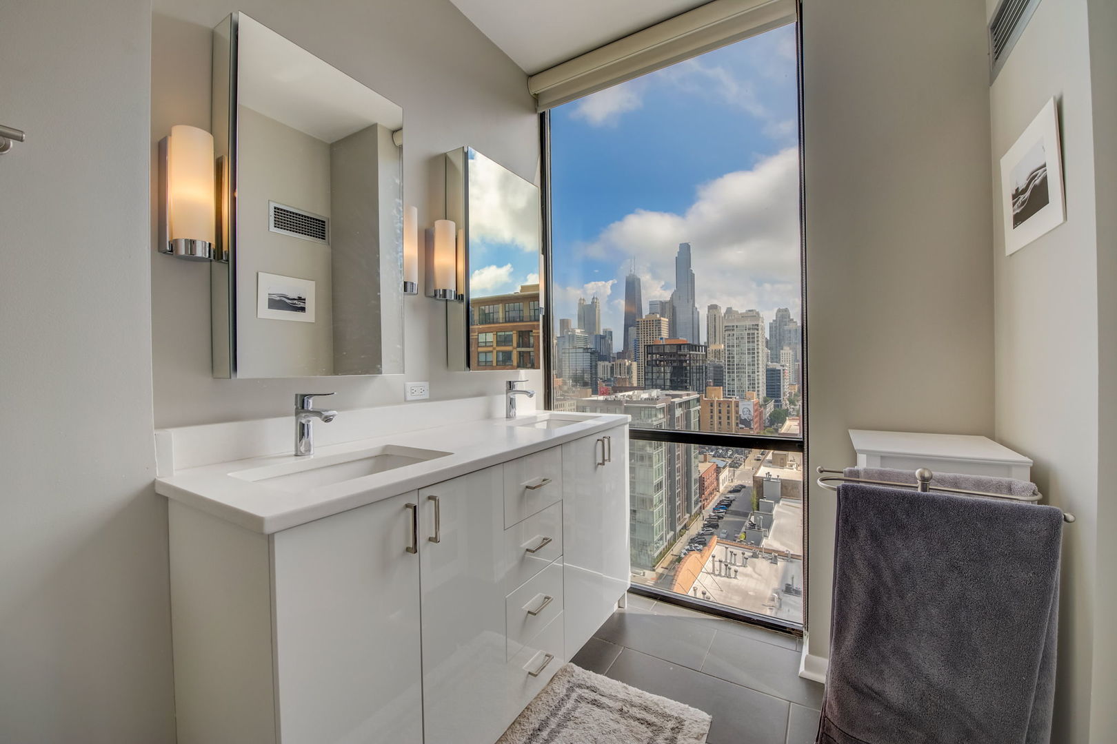 435 W Erie Street Unit: 1701