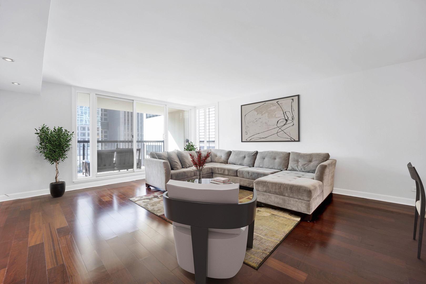 201 E Chestnut Street Unit: 19B