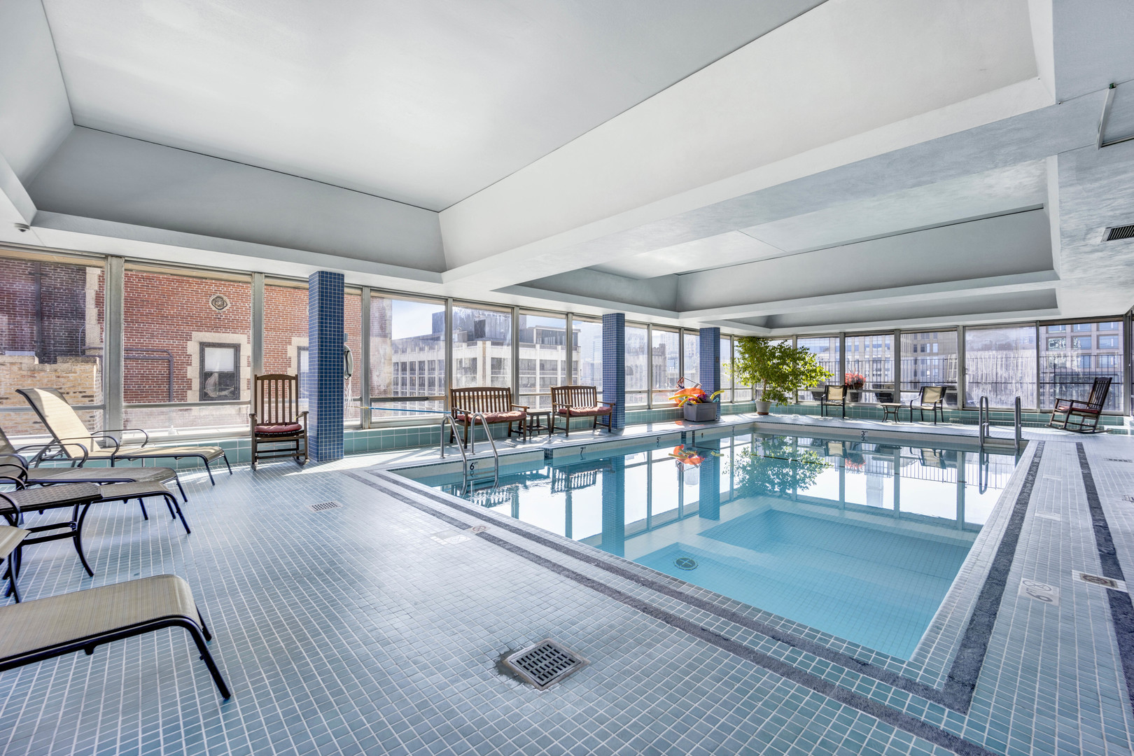 201 E Chestnut Street Unit: 19B