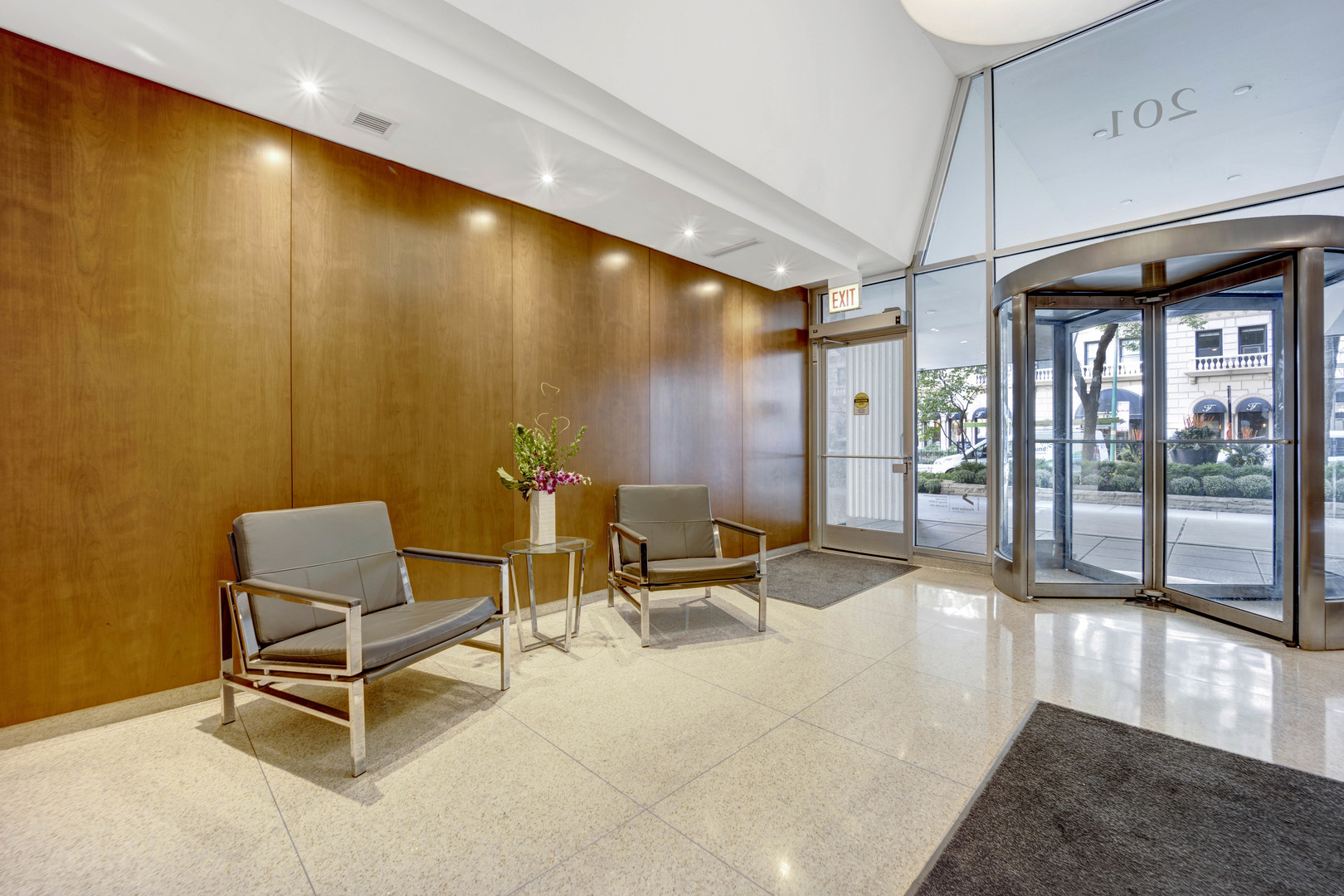 201 E Chestnut Street Unit: 19B