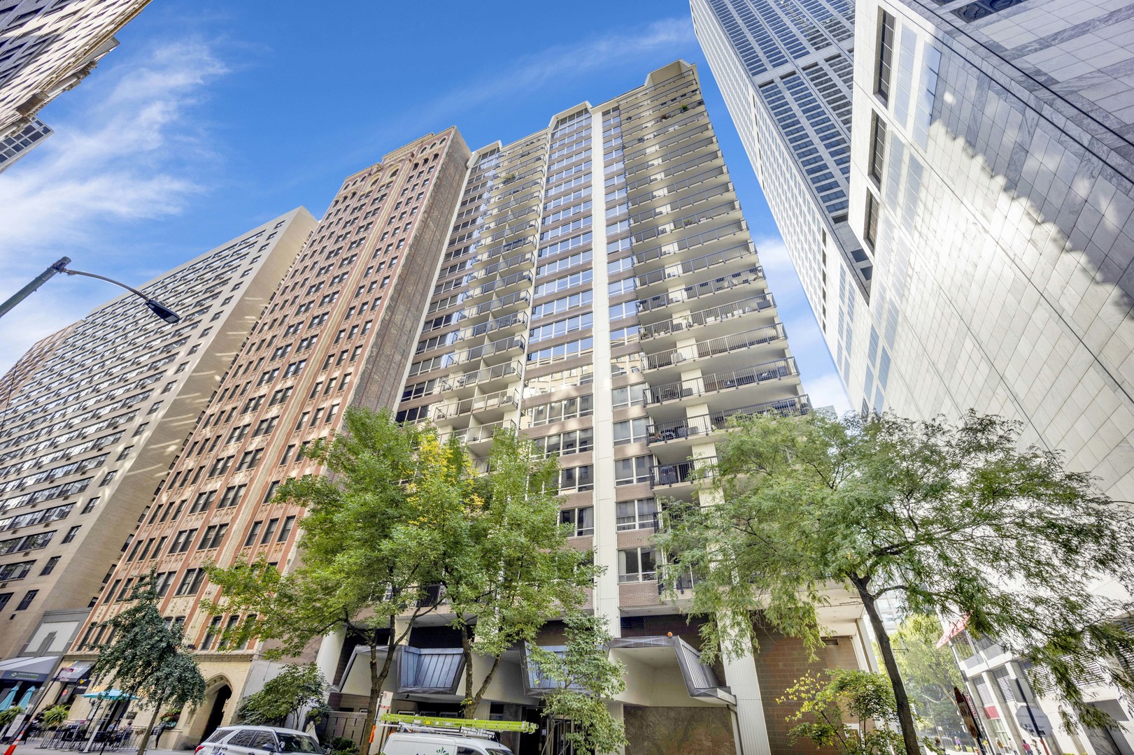 201 E Chestnut Street Unit: 19B