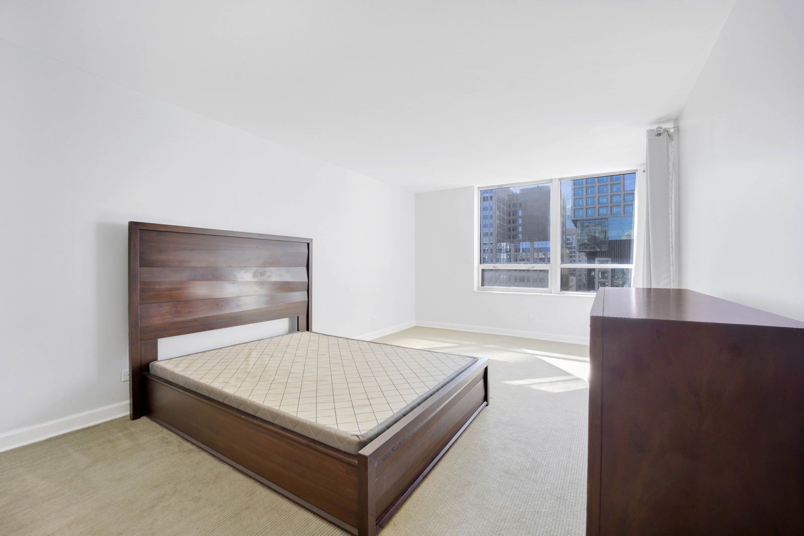 201 E Chestnut Street Unit: 19B