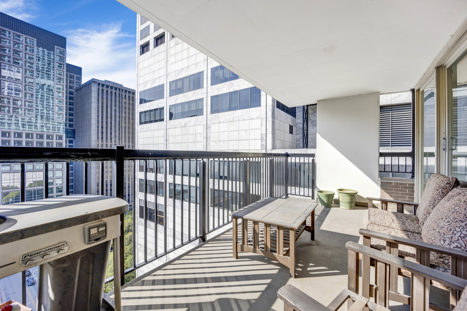 201 E Chestnut Street Unit: 19B