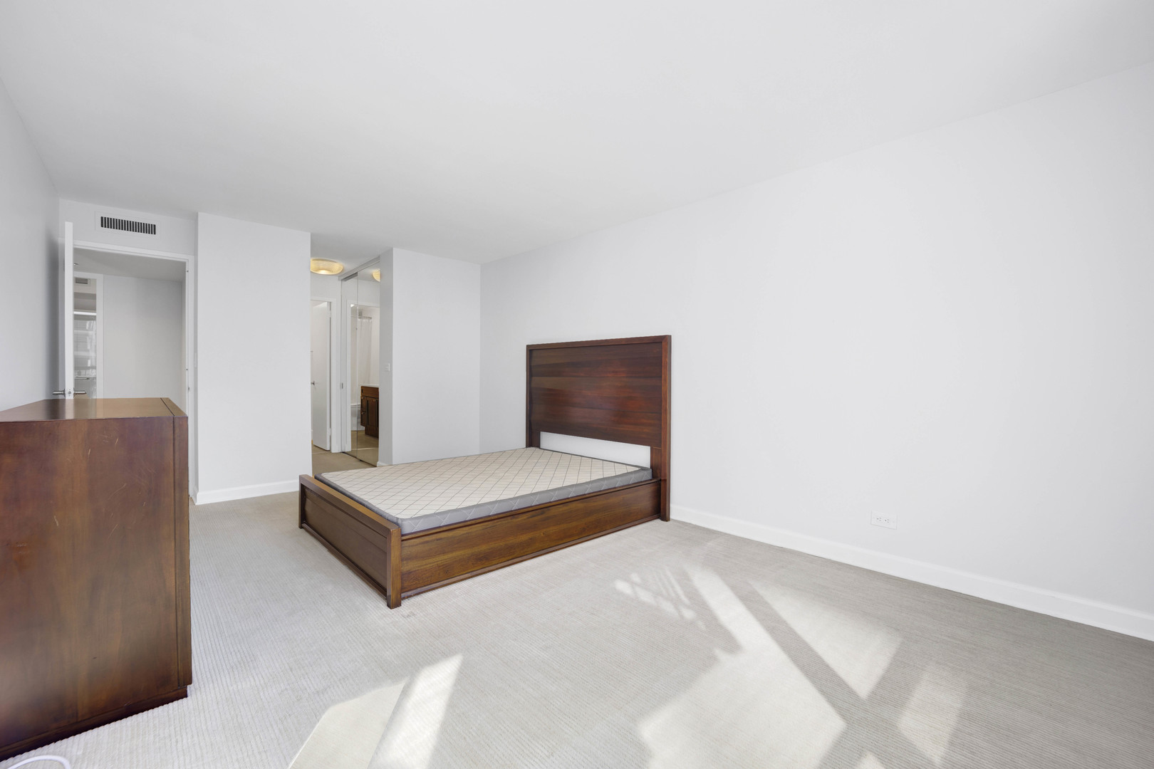 201 E Chestnut Street Unit: 19B