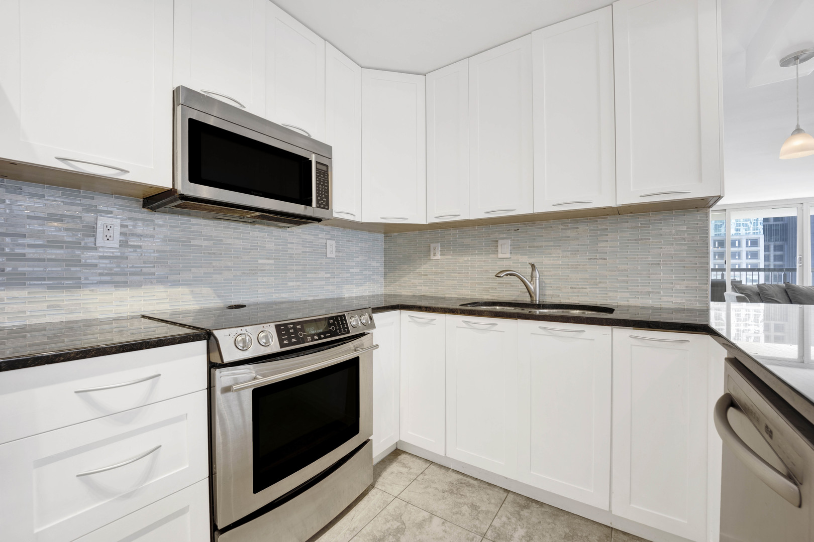 201 E Chestnut Street Unit: 19B