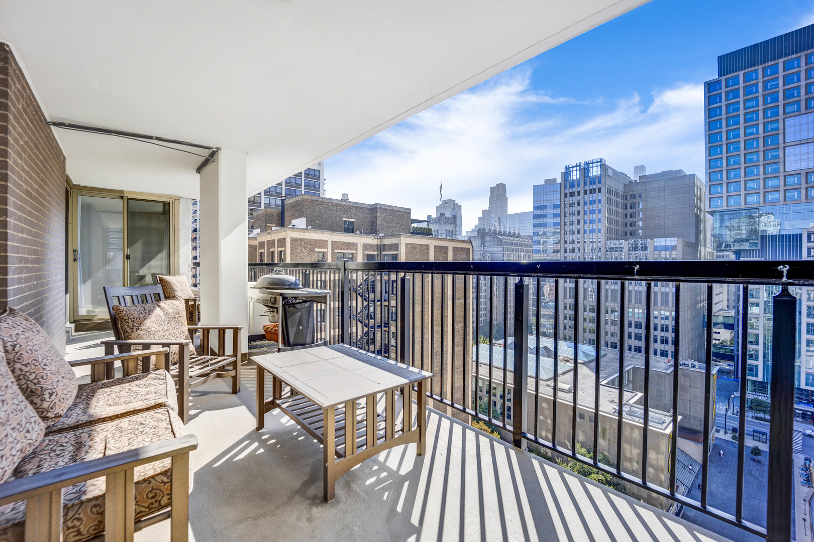 201 E Chestnut Street Unit: 19B