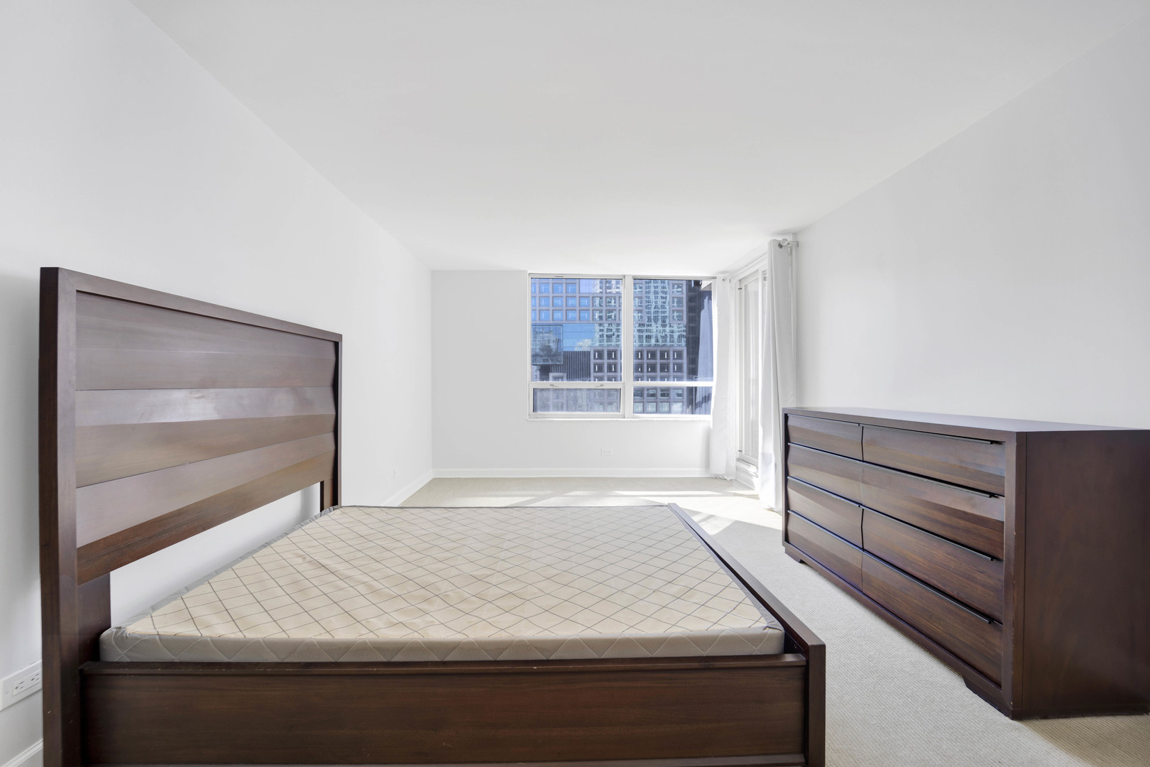 201 E Chestnut Street Unit: 19B