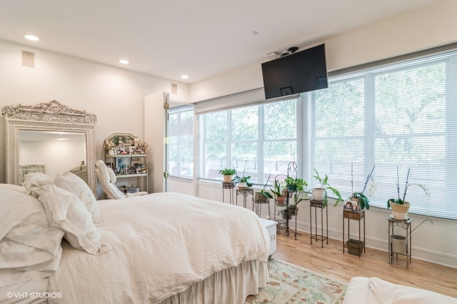 2128 N Leavitt Street Unit: 3