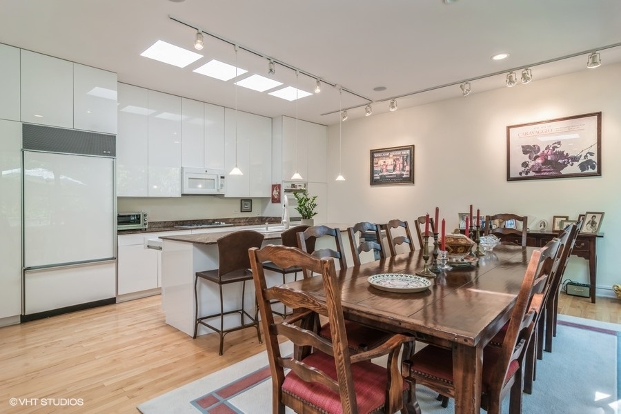 2128 N Leavitt Street Unit: 3