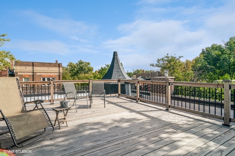 2128 N Leavitt Street Unit: 3